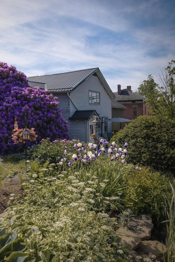 The Carriage House 1836 Villa Millersburg Exterior photo