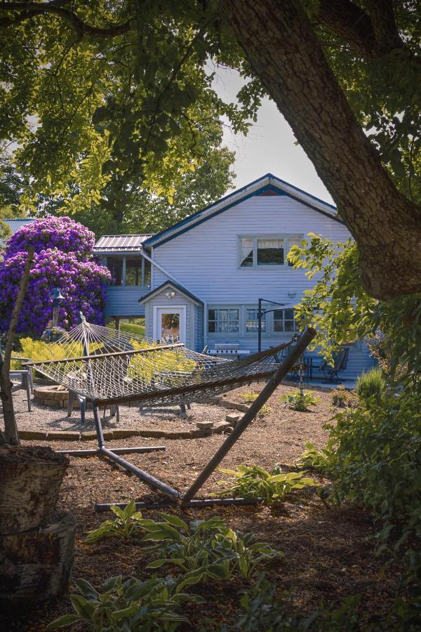 The Carriage House 1836 Villa Millersburg Exterior photo